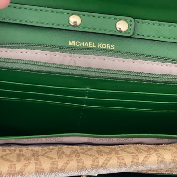 Michael Kors Sloan Logo and Leather Chain Wallet - Picture 3 of 7